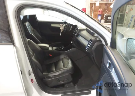 2019 Volvo Xc40 T5 Momentum/T5 R-Design from USA, damaged, VIN YV4162XZ6K2010524